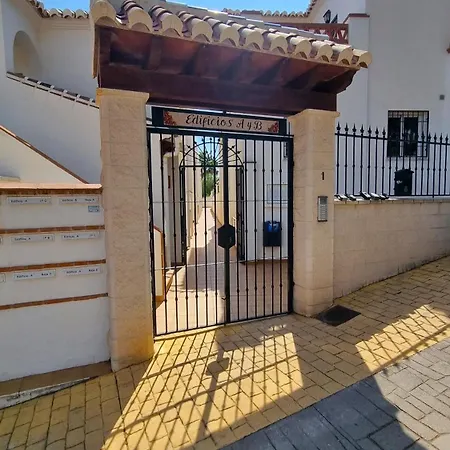 Stunning At Burriana Beach, Apartman *