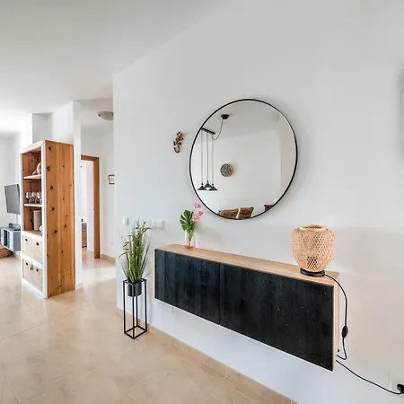 Διαμέρισμα Stunning At Burriana Beach,